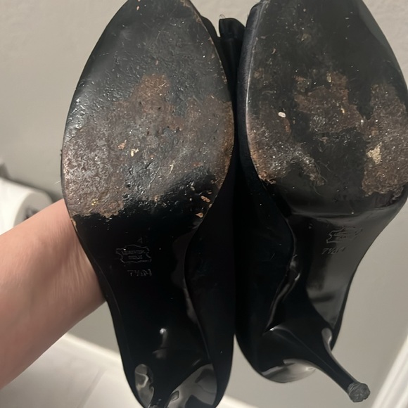 Sz 7.5 White House Black Market Satin Stilettos with a bow and 3-in heels - Picture 6 of 6